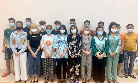 Tụ tập “bay lắc” trong quán hát cho nhau nghe