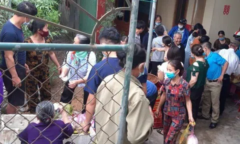 Hoãn cưới vì dịch COVID-19, hàng xóm chung tay 'giải cứu' 150 mâm cỗ