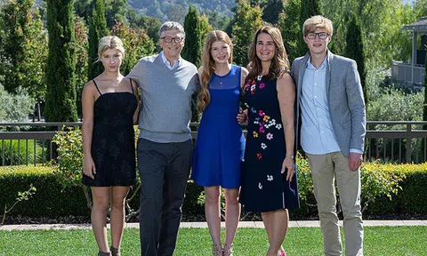 Các con Bill Gates giận bố về cuộc ly hôn