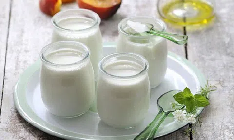 3 thời điểm "cực độc" không nên ăn sữa chua kẻo tàn phá sức khỏe