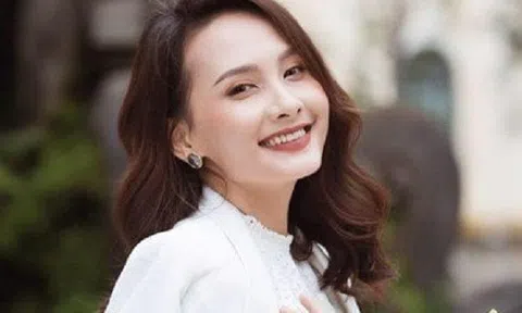 Bảo Thanh "Về nhà đi con" khoe ảnh con gái vừa chào đời