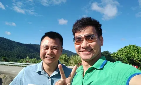 Thấy Xuân Bắc mặc đồ bảo hộ vào "tâm dịch" tiếp tế nhu yếu phẩm, Tự Long vừa mừng vừa lo