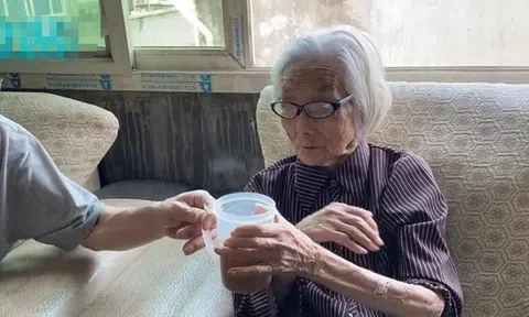 Cụ bà 105 tuổi có 100 năm uống cà phê