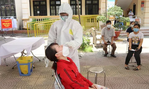 Tạm đình chỉ bí thư và chủ tịch xã ở Bắc Ninh vì để xảy ra 'chùm' 17 ca mắc COVID-19