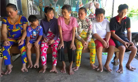 Kiên Giang: 13 người trong gia đình có bàn chân, bàn tay chỉ 2 hoặc 3 ngón