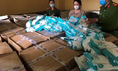 Hà Nội: Thu giữ hơn 71.000 chiếc khẩu trang y tế không rõ xuất xứ