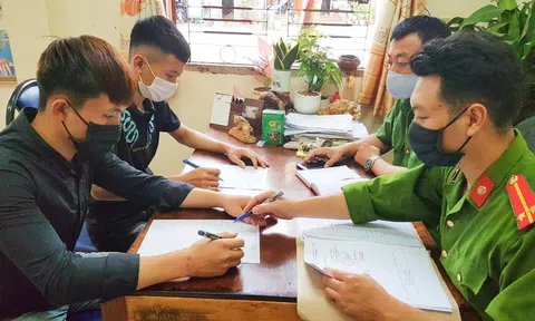 Hai thanh niên trèo tường, đột nhập khu cách ly để... thăm bạn gái là F1