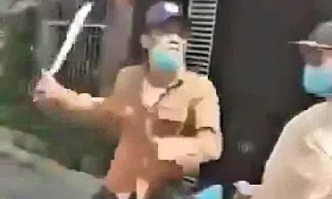 Nóng: Truy bắt 2 đối tượng rút kiếm chống trả cảnh sát làm nhiệm vụ