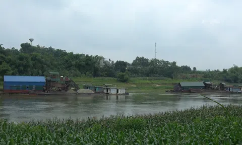 Phú Thọ: Khai thác, vận chuyển cát tiềm ẩn nguy cơ mất an toàn