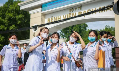 Hà Nội: Hơn 300 sinh viên, giảng viên đi Bắc Giang chống dịch Covid-19