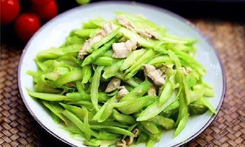 Xào măng tây cho thêm ít thịt này đảm bảo vừa bổ vừa ngon hết ý