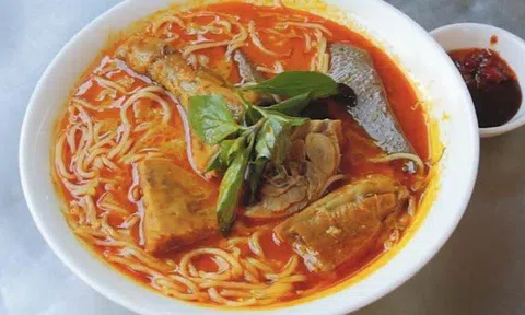 Món ngon cuối tuần: Chiêu đãi cả nhà với món bún vịt cà ri ngon đậm đà