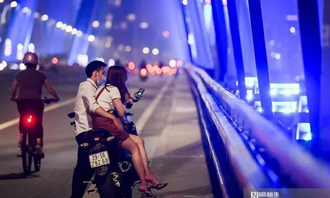 Hàng trăm người dân lên cầu Long Biên, Nhật Tân bất chấp lệnh cấm