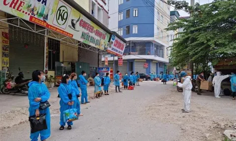 Bắc Giang tiếp tục di chuyển 2.000 công nhân ra khỏi ổ dịch thôn Núi Hiểu