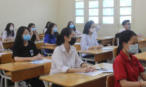 Sáng nay (12/6), hơn 93.000 sĩ tử bước vào kỳ thi tuyển sinh lớp 10 tại Hà Nội