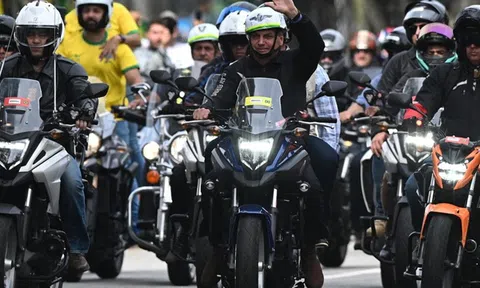 Tổng thống Brazil bị phạt vì không đeo khẩu trang