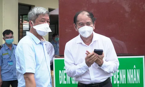 Thứ trưởng bộ Y tế làm việc với bệnh viện Bệnh nhiệt đới TP.HCM sau 22 ca nhiễm Covid-19