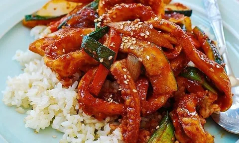 Vào bếp làm mực xào cay kiểu Hàn ngon nức nở, ai cũng tấm tắc khen