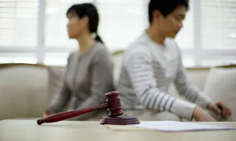 Cặp đôi ly hôn đùn đẩy việc nuôi con, tòa án đưa ra phán quyết bất ngờ
