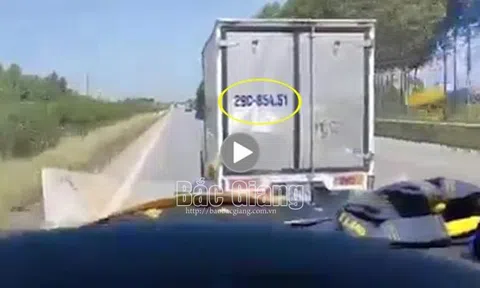 Không nhường đường cho xe chở bệnh nhân Covid-19, tài xế xe tải bị phạt tiền, tước bằng