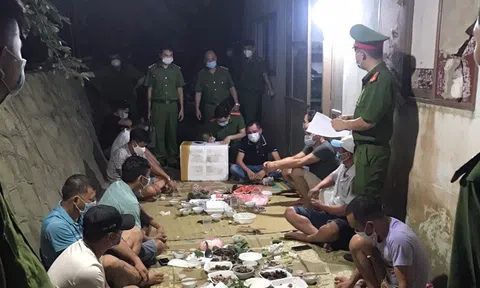 Tụ tập ăn uống, 11 người bị phạt hơn 80 triệu đồng