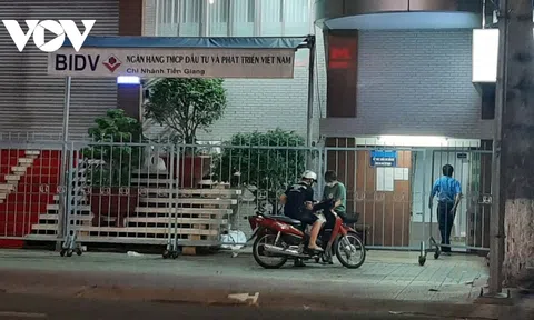 Phong tỏa khẩn cấp ngân hàng có nữ nhân viên nghi nhiễm SARS-CoV-2