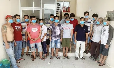 Bắt quả tang 16 người cá độ bóng đá trong quán cà phê