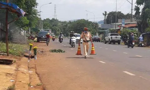 Triệu tập 12 người liên quan vụ nam sinh tử vong bên đường, trên người có nhiều vết thương