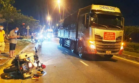 Tài xế xe tải vượt trạm kiểm soát dịch COVID-19, tông chiến sĩ CSGT bị thương