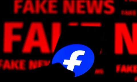 Phạt nặng việc đưa tin sai lệch về dịch COVID-19 trên mạng xã hội