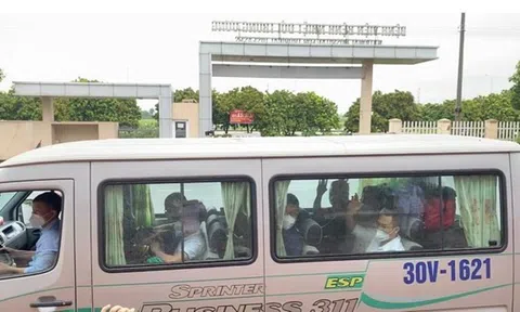 Bác sỹ Bệnh viện Bệnh Nhiệt đới lên đường hỗ trợ TP.HCM chống dịch