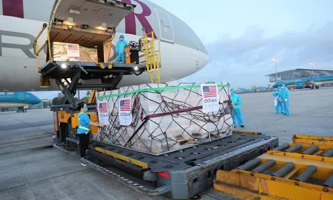 Hai triệu liều vắc-xin Moderna do Chính phủ Mỹ hỗ trợ đã về đến Việt Nam