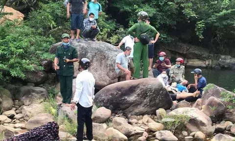 Hà Tĩnh: Đi tắm thác, hai nữ sinh đuối nước thương tâm