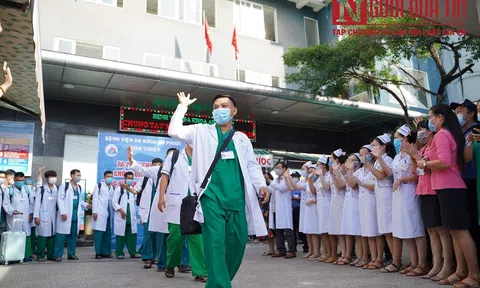 Đoàn y, bác sĩ Bình Thuận lên đường “chia lửa” cùng TP.HCM chống dịch