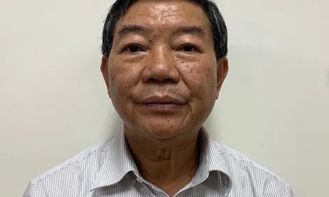 Truy tố cựu Giám đốc bệnh viện Bạch Mai vì nâng giá thiết bị y tế gây thiệt hại hơn 10 tỷ