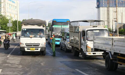 TP.HCM đề nghị ưu tiên xét nghiệm COVID-19 cho tài xế chở hàng thiết yếu