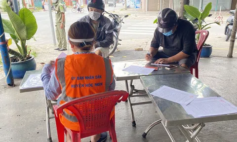 TP.HCM: Test nhanh COVID-19 người đi đường, phát hiện thêm 10 ca dương tính