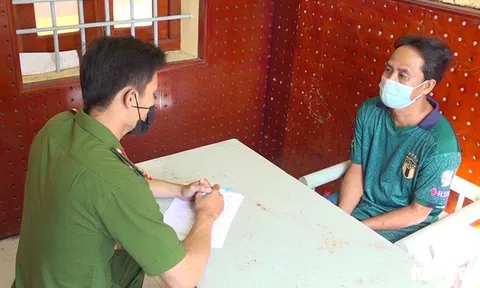 Tạm giữ hình sự "tú ông" chứa mại dâm giữa mùa dịch