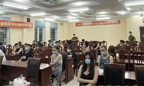 Phát hiện 25 nam thanh nữ tú "mở tiệc" ma túy tại quán karaoke