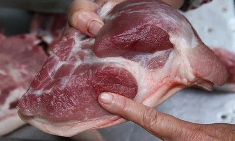 Mua thịt lợn thấy 4 đặc điểm này thì rẻ mấy cũng đừng ham