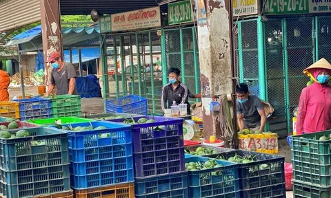 TP.HCM mở lại chợ truyền thống, người dân yên tâm với nhu cầu mua bán