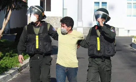 Khởi tố, bắt giam 2 cha con trong vụ chém gần lìa tay cán bộ Công an