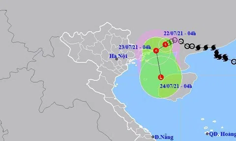 Áp thấp nhiệt đới tiến gần Quảng Ninh gây mưa lớn diện rộng tại các tỉnh miền Bắc