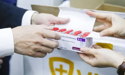 Thêm 1,2 triệu liều vaccine COVID-19 của AstraZeneca về đến Việt Nam