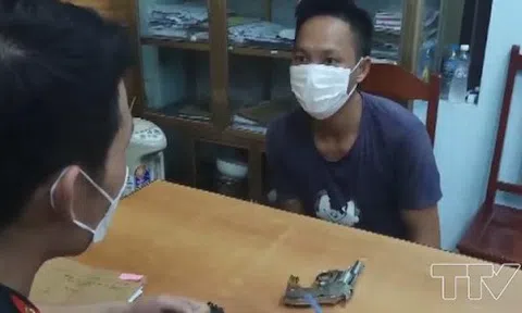 Phát hiện thanh niên đầu trần đi xe không biển số, thủ súng Colt cùng 3 viên đạn
