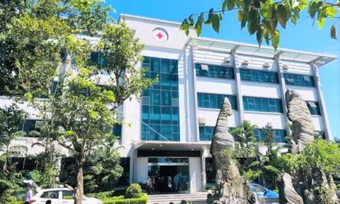 Tham gia lấy mẫu test cho lái xe đường dài, 2 nữ điều dưỡng ở Nghệ An nhiễm COVID-19
