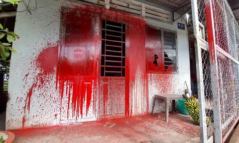 Khánh Hòa: Truy tìm kẻ tạt sơn, mắm tôm vào nhà Bí thư Đảng ủy xã