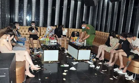 Khởi tố vụ án gần 50 nam, nữ ‘mở tiệc’ ma túy trong quán karaoke