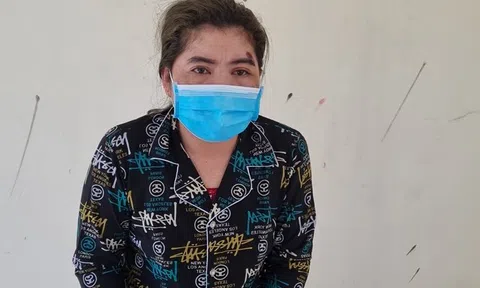 Tạm giữ người phụ nữ lăng mạ, đạp vào bụng cán bộ phòng chống dịch