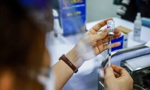 Bà Rịa-Vũng Tàu: Kiểm điểm chủ tịch xã “ưu ái” cho vợ con tiêm vắc xin